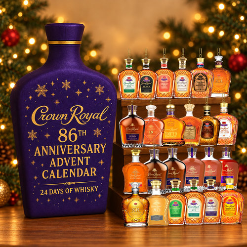 Kalendarz adwentowy z ozdobnymi miniaturami butelek – wzór Crown Royal – widok produktu.