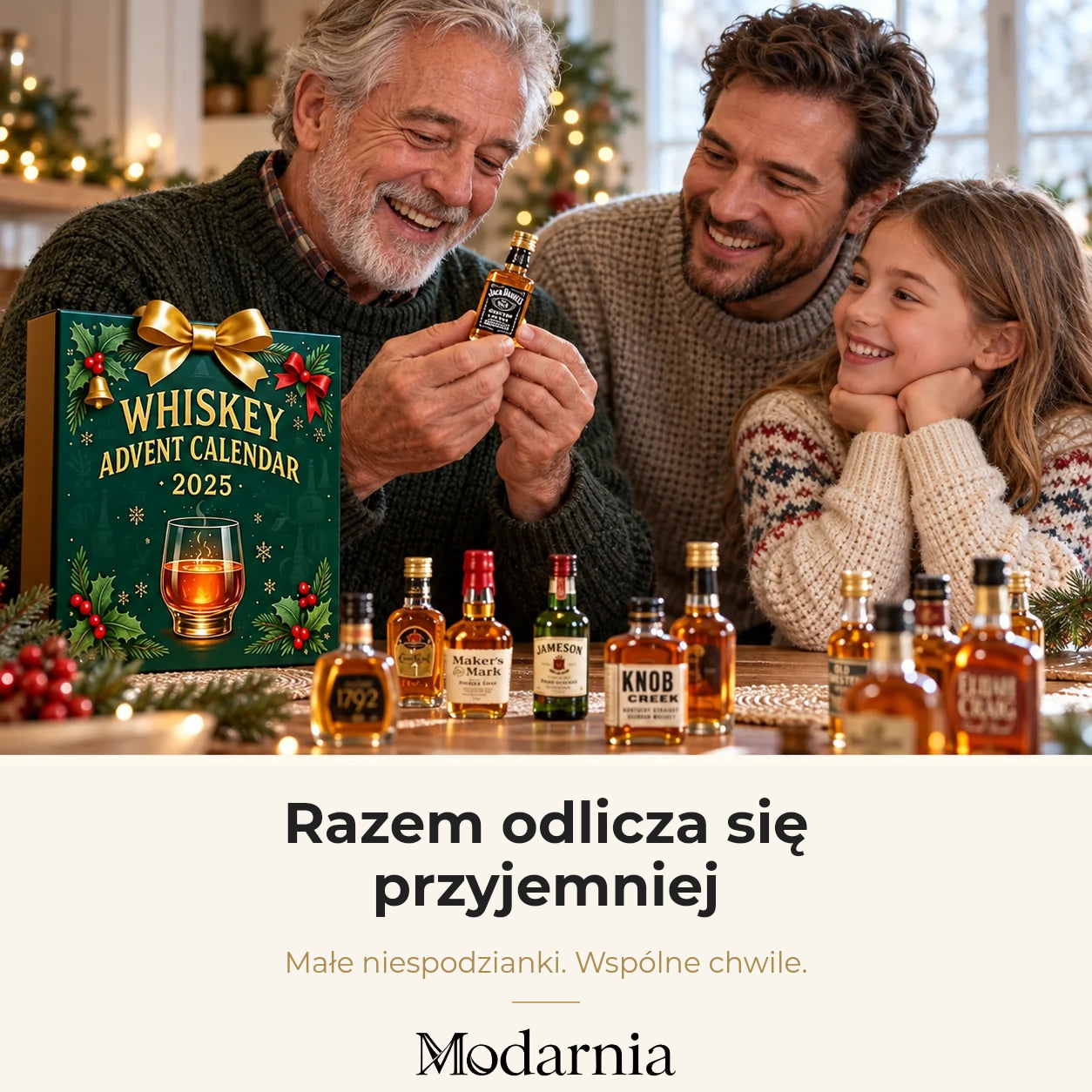 Kalendarz adwentowy z ozdobnymi miniaturami butelek – świąteczna whisky. Trzy pokolenia wspólnie odliczają dni do Bożego Narodzenia.